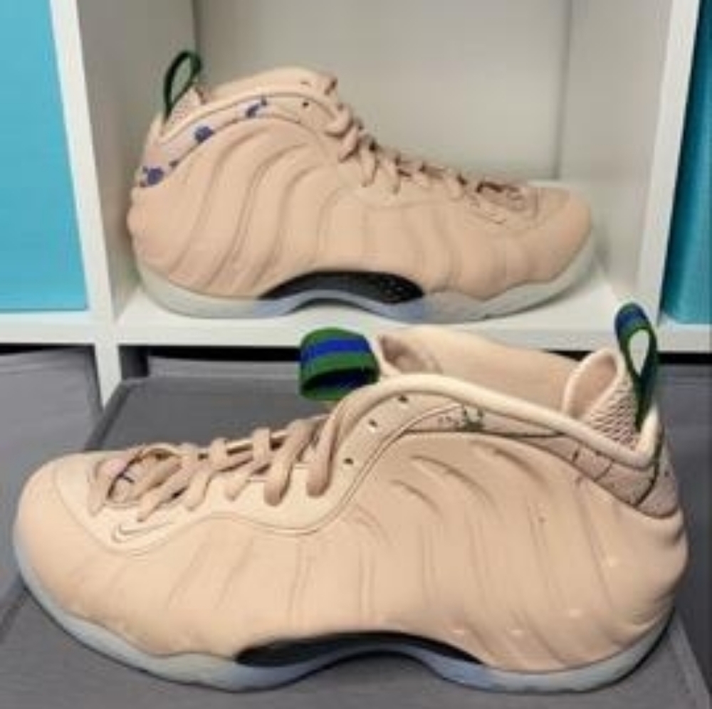 Never worn...no box...Oh so cute...FOAMPOSITES!!!!